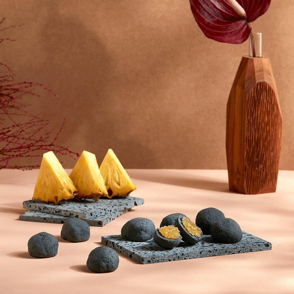 Premium Charcoal Pineapple Tart