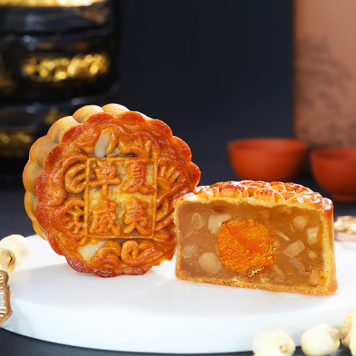 Macadamia Nuts with Single Yolk - Baked Skin Mooncake